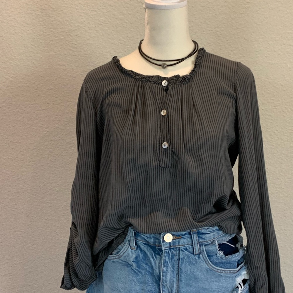 🇮🇹 Grey and Black Pinstriped Top from Italy